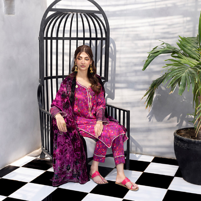 Range E sang palachi velvet by Regalia